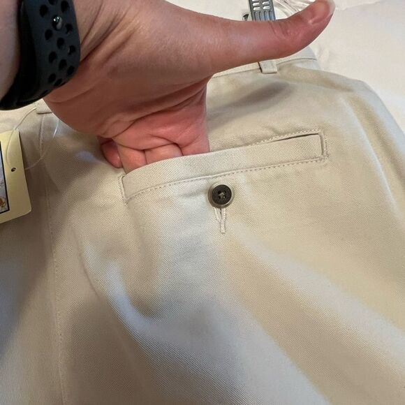 LL Bean Wrinkle Resistant Cotton Shorts - Picture 4 of 9